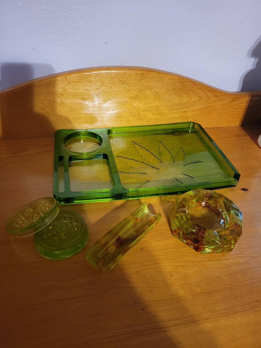 Green Acrylic Rolling Tray Set with Leaf Design